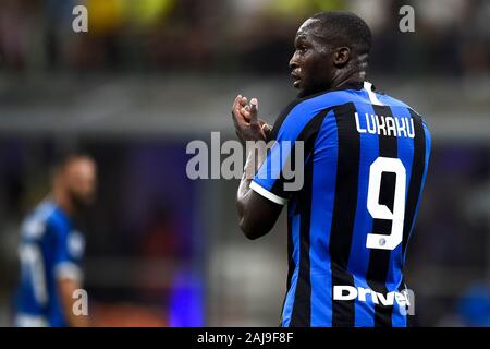 Milano, Italia. 26 Agosto 2019: Romelu Lukaku di FC Internazionale gesti durante la serie di una partita di calcio tra FC Internazionale e US Lecce. FC Internazionale ha vinto 4-0 oltre US Lecce. Credito: Nicolò Campo/Alamy Live News Foto Stock