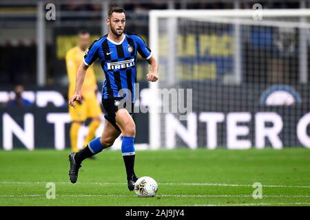 Milano, Italia. 14 Settembre 2019: Stefan De Vrij di FC Internazionale in azione durante la serie di una partita di calcio tra FC Internazionale e Udinese Calcio. FC Internazionale ha vinto 1-0 contro Udinese Calcio. Credito: Nicolò Campo/Alamy Live News Foto Stock