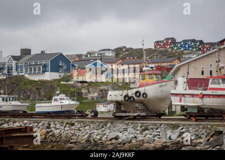 Qaqortoq è la più popolosa città in Groenlandia meridionale e la Groenlandia la quarta più grande città. Si tratta di un porto marittimo e la pesca è un settore industriale importante. Foto Stock