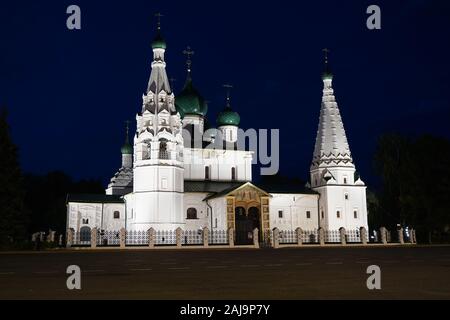 La prima chiesa in Yaroslavl dedicata a Sant'Elia come era in questa festa della santa che Yaroslav il Saggio ha ucciso l'orso e conquistato la zona Foto Stock