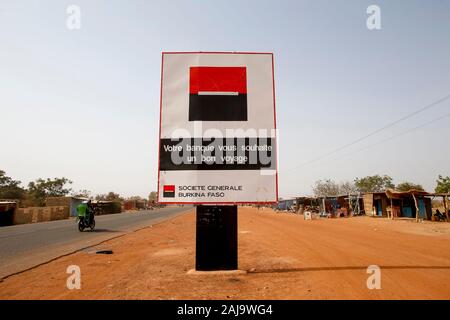 Banca francese billboard in Ouagadougou, Burkina Faso Foto Stock