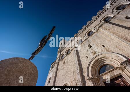 Il Palazzo dei Consoli si trova in Piazza Grande, rappresenta uno dei più imponenti edifici pubblici in Italia a Gubbio, città medievale in Umbri Foto Stock