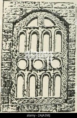 I monumenti della chiesa primitiva . Fig. 42. - Finestre in pietra e civiltà romana, ma essa ha ereditato più pienamente che anyother terra cristiana le tradizioni di arte orientale. Esso isaltogether probabile che architettura siriano ha avuto una notevole influenza-ence su tutti i terreni limitrofi - ad eccezione di Palestina, dove tuttele grandi chiese erano dovuti alla munificenza Romanor imperatori bizantini. In ogni caso la sua libera e strongdevelopment del tema che è stato presentato dal basilicawas non superato fino all'avvento del gotico. Adecorative dal punto di vista interno dell'basilicawas siriano lontano les Foto Stock