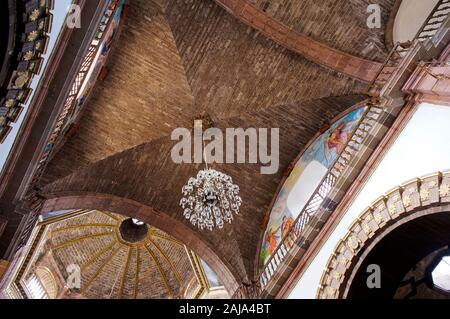 A Boveda Catalan massimali in 'La Parroquia " Chiesa di San Michele Arcangelo, vista interna, San Miguel De Allende, Guanajuato, Messico. Foto Stock