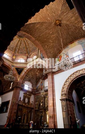 A Boveda Catalan massimali in 'La Parroquia " Chiesa di San Michele Arcangelo, vista interna, San Miguel De Allende, Guanajuato, Messico. Foto Stock