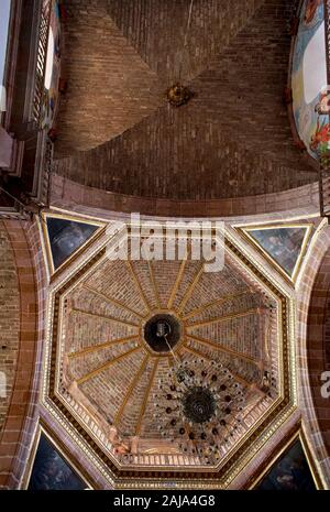 A Boveda Catalan massimali in 'La Parroquia " Chiesa di San Michele Arcangelo, vista interna, San Miguel De Allende, Guanajuato, Messico. Foto Stock