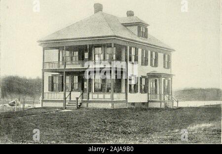 Falmouth-per-il-mare : il Napoli d'America . Oyster Pond, - un lago svizzero.. Residenza di Howard Swift, ad est di Falmouth.Costruito nel 1892. / Un R. SWIFT è un youno: uomo di cui la città è fortemente indebitati per miglioramento e utihzation di grandi tratti di rifiuti, e terra apparentlyuseless. Tale subordinazione della natura è degna di particolare nota. Esso hasadded materialmente la valutazione della città. 74 Foto Stock