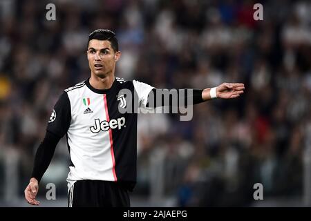 Torino, Italia. 1 Ottobre, 2019: Cristiano Ronaldo della Juventus FC gesti durante la UEFA Champions League football match tra Juventus e Bayer Leverkusen. La Juventus ha vinto 3-0 su Bayer Leverkusen. Credito: Nicolò Campo/Alamy Live News Foto Stock