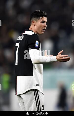 Torino, Italia. 19 ottobre 2019: Cristiano Ronaldo della Juventus FC reagisce durante la serie di una partita di calcio tra Juventus e Bologna FC. La Juventus ha vinto 2-1 su Bologna FC. Credito: Nicolò Campo/Alamy Live News Foto Stock