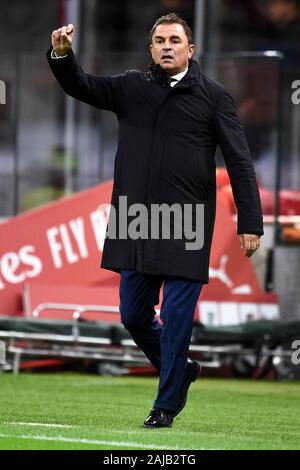 Milano, Italia - 31 October, 2019: Leonardo semplici, allenatore della SPAL, gesti durante la serie di una partita di calcio tra AC Milan e SPAL. Il Milan ha vinto 1-0 contro SPAL. Credito: Nicolò Campo/Alamy Live News Foto Stock