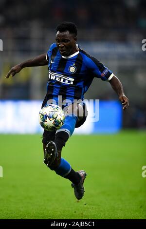 Milano, Italia - 23 October, 2019: Kwadwo Asamoah di FC Internazionale controlla la sfera durante la UEFA Champions League football match tra FC Internazionale e il Borussia Dortmund. FC Internazionale ha vinto 2-0 oltre il Borussia Dortmund. Credito: Nicolò Campo/Alamy Live News Foto Stock