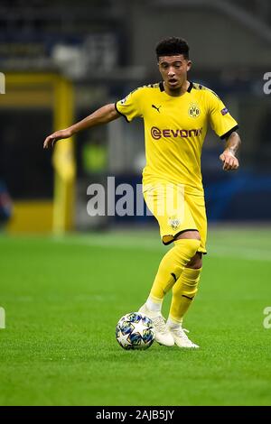 Milano, Italia - 23 October, 2019: Jadon Sancho del Borussia Dortmund in azione durante la UEFA Champions League football match tra FC Internazionale e il Borussia Dortmund. FC Internazionale ha vinto 2-0 oltre il Borussia Dortmund. Credito: Nicolò Campo/Alamy Live News Foto Stock