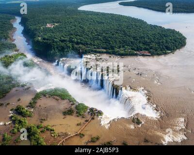 Cascate di Iguazu sul confine di Argentina e Brasile, vista aerea. Foto Stock