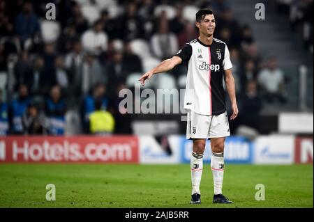 Torino, Italia - 22 October, 2019: Cristiano Ronaldo della Juventus FC gesti durante la UEFA Champions League football match tra Juventus FC ed FC Lokomotiv Mosca. La Juventus ha vinto 2-1 su FC Lokomotiv Mosca. Credito: Nicolò Campo/Alamy Live News Foto Stock