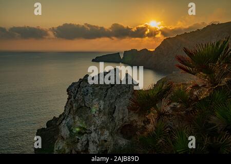 Paesaggio roccioso di sunrise in Mallorca Foto Stock