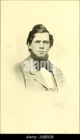 Marcus Alonzo Hanna; la sua vita e il suo lavoro . r all'estero. Infine ha ceduto.Prima di contrassegnare iniziato per Washington l'impegno è stato rec-ognized, e il 7 settembre 27, 1864, era sposato a MissRhodes in St. Johns Chiesa - lo sposo essendo un po' overtwenty-sette anni e la sposa ventuno. Il dayof la cerimonia Daniele Rhodes detto per il trionfante groom,il suo tutto ora, marchio, ma un mese fa vorrei haveseen è sul fondo del Lago Erie. Daniele Rhodes può avere consolava se stesso per la perdita di adaughter dall idea che egli aveva acquisito un figlio. Dopo themarriage ha fatto del suo meglio per mantenere Foto Stock