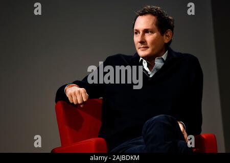 Torino, Italia - 08 November, 2019: John Elkann, presidente del FCA, Exor e Ferrari, guarda al Festival della tecnologia (tecnologia Festival). Rumors detto John Elkann sarà il presidente della società fuse tra FCA (Chrysler Fiat Automobiles) e PSA (Groupe PSA). Credito: Nicolò Campo/Alamy Live News Foto Stock