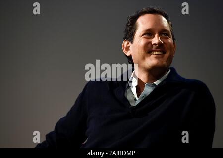 Torino, Italia - 08 November, 2019: John Elkann, presidente del FCA, Exor e Ferrari, sorride al Festival della tecnologia (tecnologia Festival). Rumors detto John Elkann sarà il presidente della società fuse tra FCA (Chrysler Fiat Automobiles) e PSA (Groupe PSA). Credito: Nicolò Campo/Alamy Live News Foto Stock