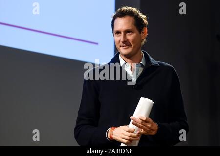 Torino, Italia - 08 November, 2019: John Elkann, presidente del FCA, Exor e Ferrari, guarda al Festival della tecnologia (tecnologia Festival). Rumors detto John Elkann sarà il presidente della società fuse tra FCA (Chrysler Fiat Automobiles) e PSA (Groupe PSA). Credito: Nicolò Campo/Alamy Live News Foto Stock