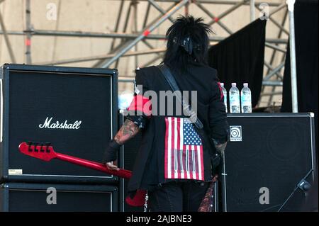 Bologna Italia, da 12-13 giugno 2004, Festival di Musica concerti live 'Flippaut Festival' all'Arena Parco Nord di Bologna : Nikki Sixx, bassista del gruppo americano di hard rock spose di distruzione, durante il concerto Foto Stock