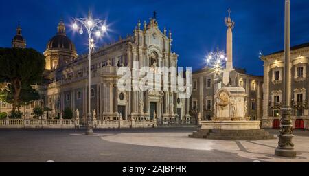 Catania - La Basilica di Sant'Agata al mattino al tramonto. Foto Stock