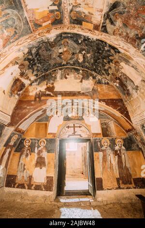 Canyon Martvili, Georgia - 15 Settembre 2017: affreschi medioevali nel monastero di Gelati. Foto Stock