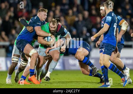 Salford, Regno Unito. 3 gennaio 2020. Il 3° gennaio 2020; AJ Bell Stadium, Salford, Lancashire, Inghilterra; Premiership Inglese Rugby, Vendita squali versus arlecchini; Joe Marler di arlecchini è affrontato da Dan du Preez di vendita gli squali - Editoriale usare carte di credito: Azione Plus immagini di sport/Alamy Live News Foto Stock