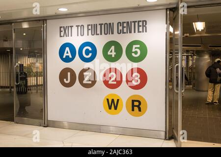 Fulton Center simbolo metropolitana in Westfield World Trade Center, New York, Stati Uniti d'America Foto Stock