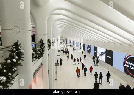 Il corridoio tra Westfield World Trade Center al posto di Brookfield è un complesso di shopping, NYC, STATI UNITI D'AMERICA Foto Stock