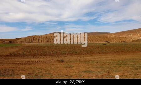 Bellissima vista sulle colline aride in Fuerteventura Isole Canarie Foto Stock