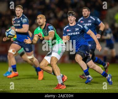 Salford, Regno Unito. 3 gennaio 2020. Il 3° gennaio 2020; AJ Bell Stadium, Salford, Lancashire, Inghilterra; Premiership Inglese Rugby, Vendita squali versus arlecchini; Aaron Morris di arlecchini passa la palla - Editoriale usare carte di credito: Azione Plus immagini di sport/Alamy Live News Foto Stock