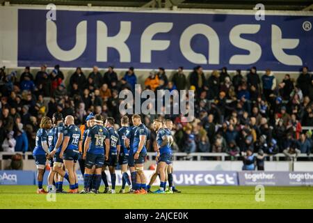 Salford, Regno Unito. 3 gennaio 2020. Il 3° gennaio 2020; AJ Bell Stadium, Salford, Lancashire, Inghilterra; Premiership Inglese Rugby, Vendita squali versus arlecchini; la vendita ai giocatori di avere un team talk - Editoriale usare carte di credito: Azione Plus immagini di sport/Alamy Live News Foto Stock