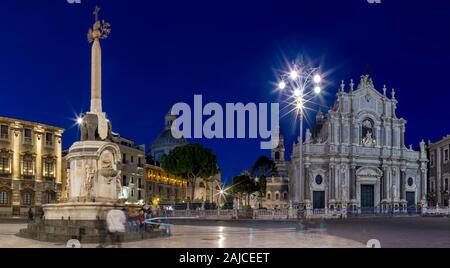 CATANIA, Italia - Aprile 8, 2018: la Basilica di Sant'Agata al mattino al tramonto. Foto Stock