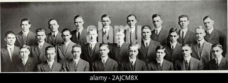 I detriti di Purdue . Wilson Sutton Mayer Black Wallace Martin Hammond Smith Harvey Jones Wolf Hunter più confortevole Lauder Hershman Rhode Seamans Garrison Stinchfield Seegrist Arrance Foulk scosse di suoneria Phi Kappa Sigma organo ufficiale-Phi Kappa Sigma News Letter.(lolor-nero e (iold. 1913A. J. HunterW. H. Seegrist fondata presso l' Università della Pennsylvania, Ottobre 19, 1850.ALPHA XI CHAPTEEEstablished Novembre 25, 1905.PRATERS IN UNIVERSITATE. 1914J. H. WilsonK. Wallace C. R. MartinT. W. HarveyG. H. JonesI). C. ArranceJ. II. SeamansE. A. Foulk D. H. Hunt 1915W. A. Sutton, Jr.J. M. MayerK. J. WolfO. H. HershmanC. Foto Stock