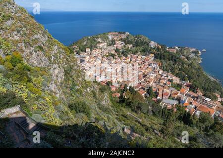 Taormina - la veduta sulla città. Foto Stock