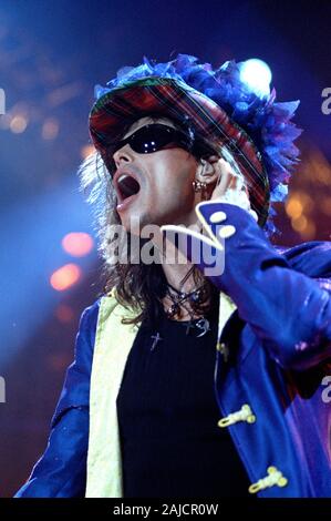 Milano Italia, dal 25 maggio 1997, concerti dal vivo di Aerosmith al Forum di Assago Milano : il cantante degli Aerosmith Steven Tyler durante il concerto Foto Stock