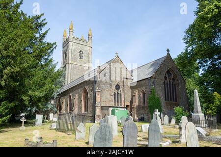 La chiesa parrocchiale di San Pietro e San Paolo, Fore Street, Holsworthy, Devon, Inghilterra, Regno Unito Foto Stock