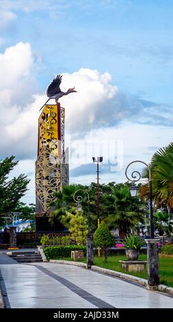 Tugu Cinta Damai, iconico monumento / punto di riferimento di Tanjung Selor, Bulungan, Indonesia Foto Stock