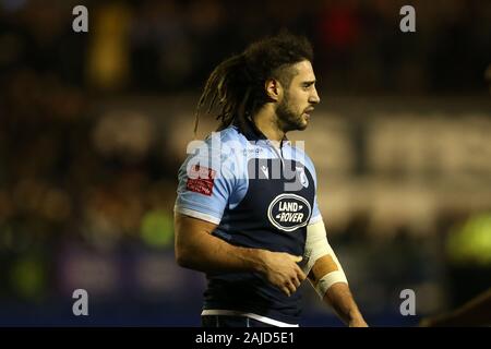 Cardiff, Regno Unito. 03 gen, 2020. Josh Navidi di Cardiff Blues guarda a. Guinness Pro14 partita di rugby, Cardiff Blues v Scarlets AL BT Sport Cardiff Arms Park di Cardiff venerdì 3 gennaio 2020. Questa immagine può essere utilizzata solo per scopi editoriali. Solo uso editoriale. pic da Andrew Orchard/Andrew Orchard fotografia sportiva/Alamy Live news Credito: Andrew Orchard fotografia sportiva/Alamy Live News Foto Stock