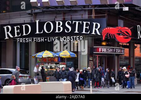 Un gigantesco logo della Red Lobster in Times Square a Manhattan, New York, NY Foto Stock