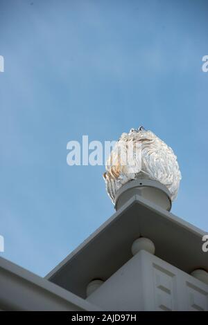 Una delle 67.000 luci accese ogni notte per illuminare l'esterno dell'iconico molo e parco divertimenti, il Brighton Palace Pier, Brighton, Inghilterra. Foto Stock