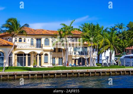 Fort Lauderdale - Dicembre 11, 2019: Luxury mansion in parte esclusivi di Fort Lauderdale Foto Stock