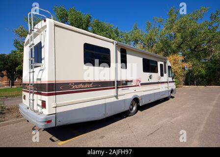 Motorhome Southwind (da Fleetwood) parcheggiata nel centro Wascana, Regina, Saskatchewan, Canada Foto Stock