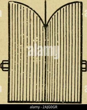 La fabbricazione di prodotti di gomma : un manuale pratico per l'uso dei produttori chimici, e altri . rein diametro, è utilizzato al posto del riscaldamento del torace. Per la purposeof polverizzazione di superficie del materiale o prima o dopo la vul-canising, con patate-, di riso o di farina di mais, un apparato di spazzolatura isfixed dietro la macchina a, oppure dalla stessa; questo è il potere-drivenalso, e per mezzo di essa il materiale viene polverizzato con la flourand finemente spazzolato. Questo metodo di polverizzazione è impiegato in thecase del cosiddetto electric-finiti e single-proofedpaletot-panni. Per tornare alla Foto Stock