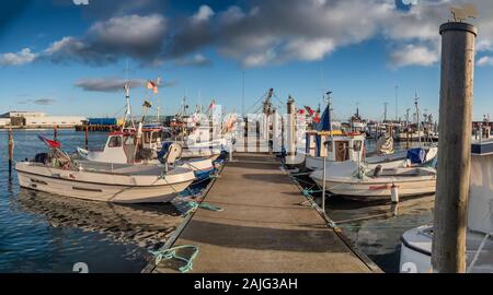 Marina per piccole imbarcazioni in Thyboroen, ovest della Danimarca Foto Stock