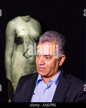 Visita di apertura della mostra "Osiride, dell'Egitto Sunken Misteri", Institut du Monde Arabe (IMA), Parigi, Francia. Mamdouh Mohamed Eldamaty. Foto Stock