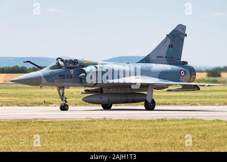 Un Dassault Mirage 2000 jet da combattimento della Forza Aerea Francese. Mirage 2000 è un Francese multirole, mono-motore di quarta generazione jet da combattimento. Foto Stock