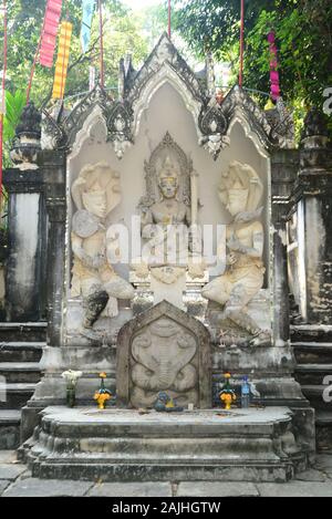 Phayao, Tailandia - 21 dicembre, 2019 : Deva statua in Wat Analyo Thipayaram, Phayao provincia, Thailandia Foto Stock