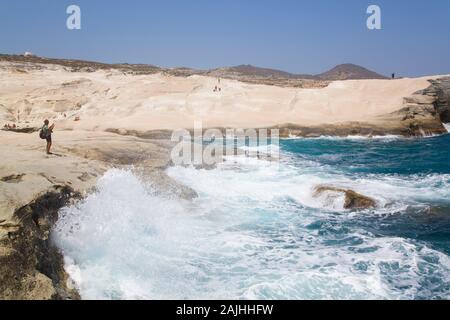 Sarakiniko Beach, Isola di Milos, Cicladi Gruppo, Grecia Foto Stock