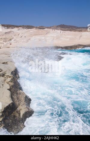 Sarakiniko Beach, Isola di Milos, Cicladi Gruppo, Grecia Foto Stock